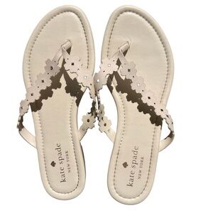 Kate Spade New York leather silver studded flip flops 7 NWOT